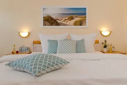 Schlafzimmer mit Doppelbett