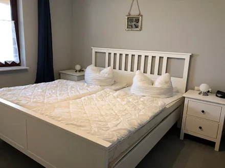 Typ 1/2 Schlafzimmer mit Fernseher (Parterre)