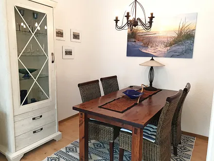 Esstisch im Wohnzimmer