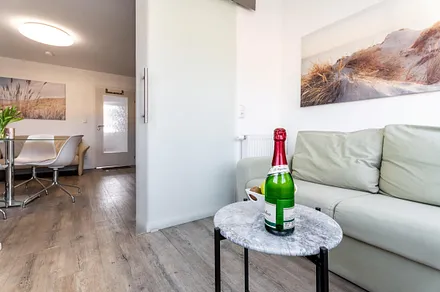 verschließbare Veranda mit Schlafcouch