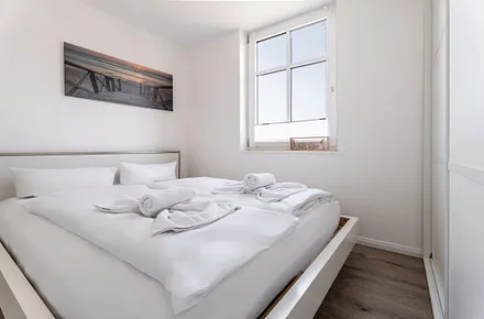 Schlafzimmer mit Doppelbett