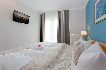 1. Schlafzimmer mit Doppelbett