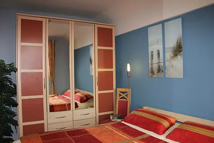 Schlafzimmer mit Doppelbett