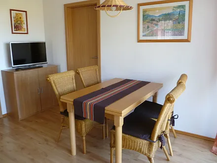 Esstisch im Wohnzimmer