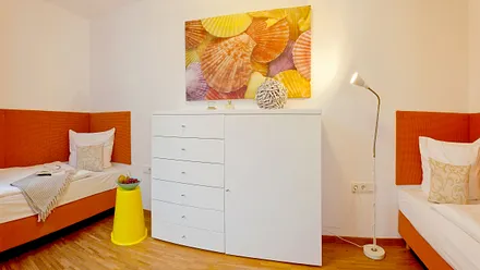 2. Schlafzimmer mit zwei Einzelbetten