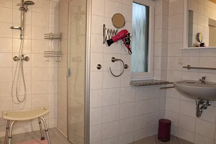 FeHaus lila - Bad - Bild II