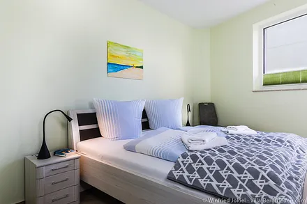 Schlafzimmer 1 mit Doppelbett