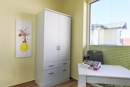 Schlafzimmer 2 mit Schrank