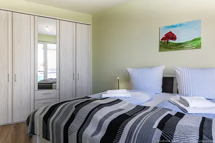 Schlafzimmer 1 mit Doppelbett