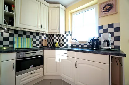 voll ausgestattete Küchenzeile