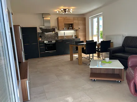 Wohnraum mit Küchenzeile