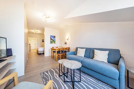 Auf der Couch kann für 1 Erwachsenen oder 2 Kinder aufgebettet werden.