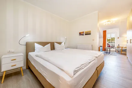 Das Doppelbett im Schlafbereich ...