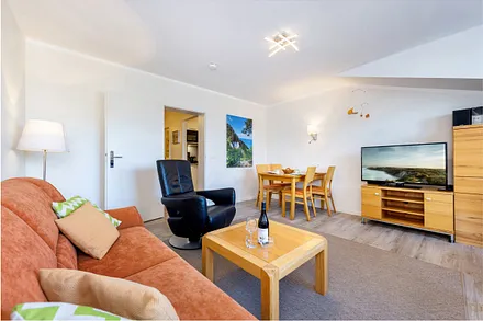 Blick in das Wohnzimmer.