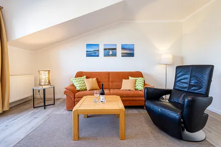 Auf der Couch kann aufgebettet werden.