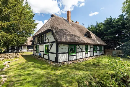 Die Ferienwohnung Eichhörnchennest liegt im Dachgeschoß dieses Hauses.