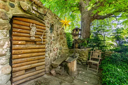 Hier sehen Sie den Eingang zur Sauna.