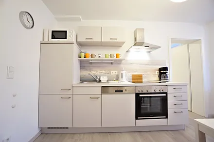 voll ausgestattete Küchenzeile