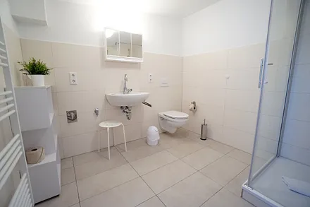 großzügiges Duschbad