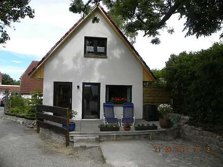 Terrasse und Parkplatz