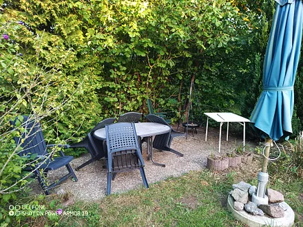 Gartenterrasse mit Grill