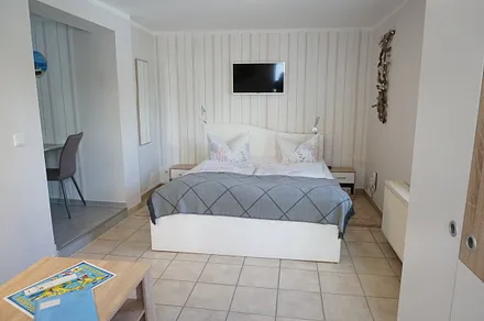 gemütliches Bett 1,80m breit