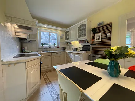 Küche m. zusätzlichem Essbereich