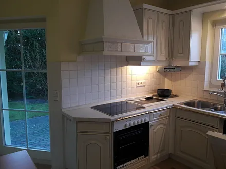 Küche m. Ausgang zur überdachten Terrasse und Garten