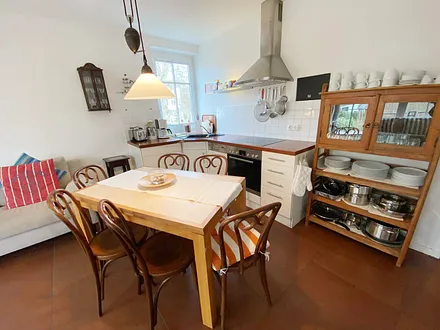 Küche und Essplatz für bis zu 6 Personen