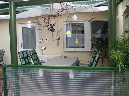 Eingang und Freisitzfläche Bungalow