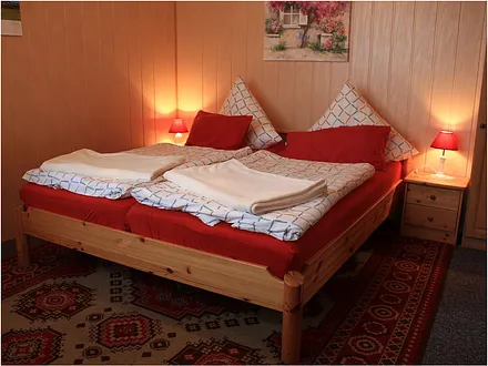 Schlafzimmer 1