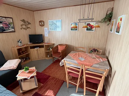 Wohnbereich mit Essgelegenheit