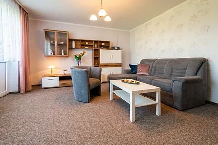 Wohnzimmer mit Ausgang zur Terrasse