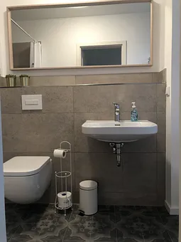 Bad mit Dusche im EG