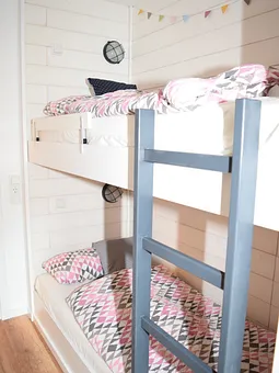 Schlafzimmer 3 mit 2 Etagenbetten (4 Schlafplätze)