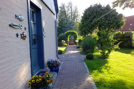 der Weg zum Eingang Käpt'n Sun