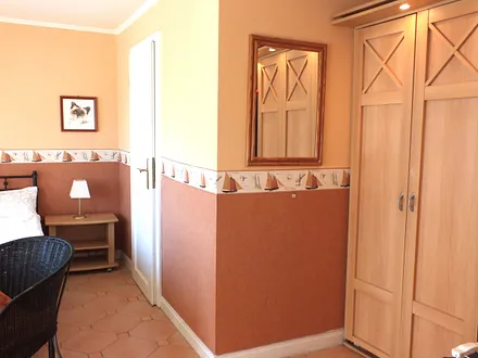 im Schrank integrierte Pantryküche