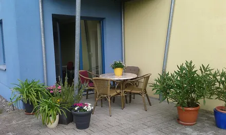 Terrasse in Süd - Westrichtung zum Teil mit Überdachung