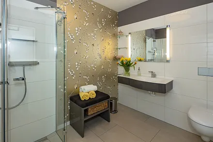 Bad mit Waschtisch und WC