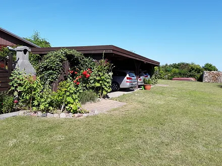 Caport für Auto und Garten