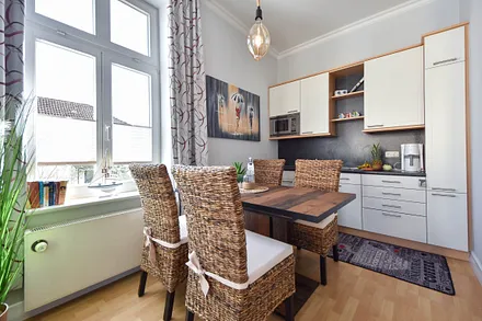 Küche mit separaten Esstisch