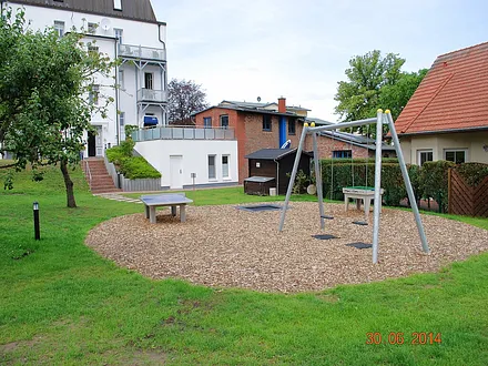 Gemeinschaftlicher Garten mit Spielplatz, Hunde willkommen