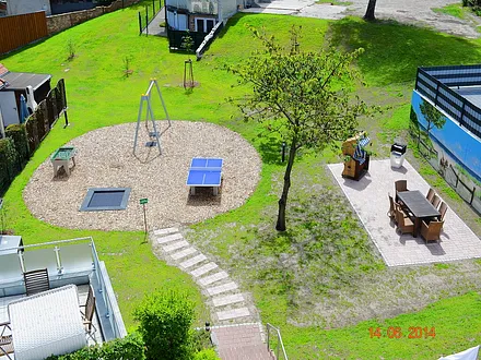 Blick vom Balkon in den gemeinschaftlichen Garten