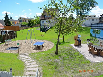 Gemeinschaftlicher Garten mit Grill- und Spielplatz