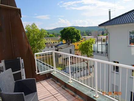 Blick auf die sonnige Dachterrasse