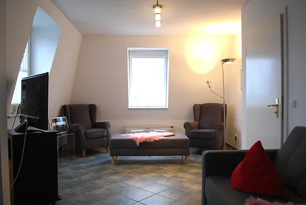 Blick von der Küche in den Wohnraum