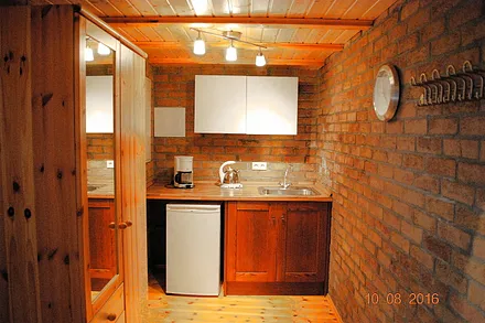 Blick in die kleine Teeküche des Anbaus