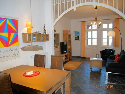 Blick von der Küche zum Wohnraum