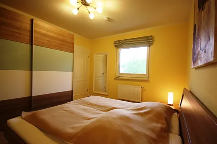 Schlafzimmer mit Spiegel