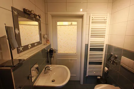 Duschbad mit Hantuchwärmer